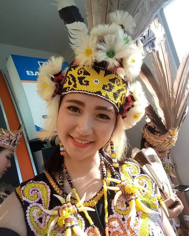 Detail Foto Orang Dayak Cantik Nomer 33