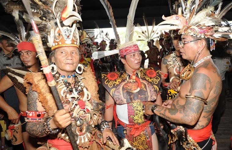 Detail Foto Orang Dayak Kalimantan Nomer 51