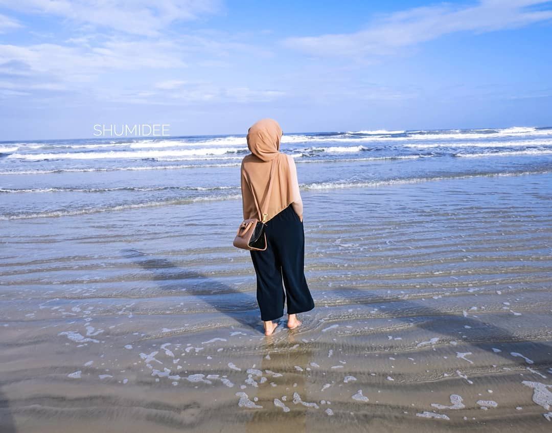 Foto Orang Di Pantai - KibrisPDR