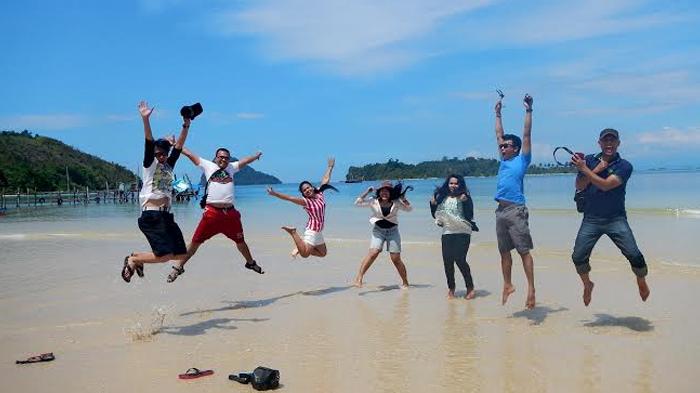 Detail Foto Orang Di Pantai Nomer 16