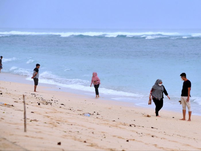 Detail Foto Orang Di Pantai Nomer 4