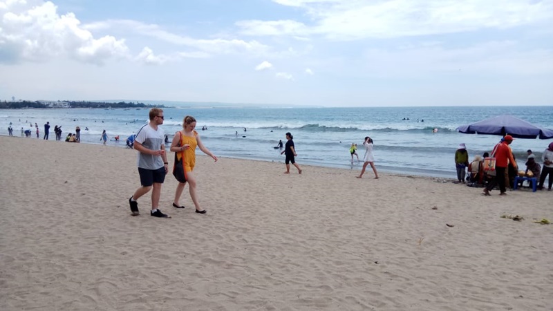 Detail Foto Orang Di Pantai Nomer 41