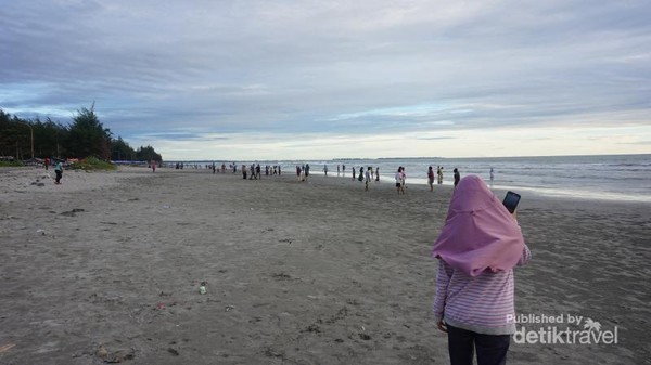 Detail Foto Orang Dipantai Nomer 4