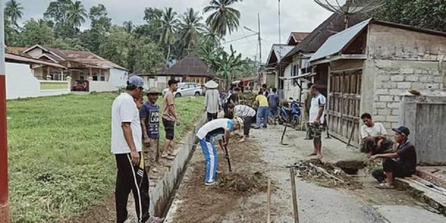 Detail Foto Orang Gotong Royong Nomer 29