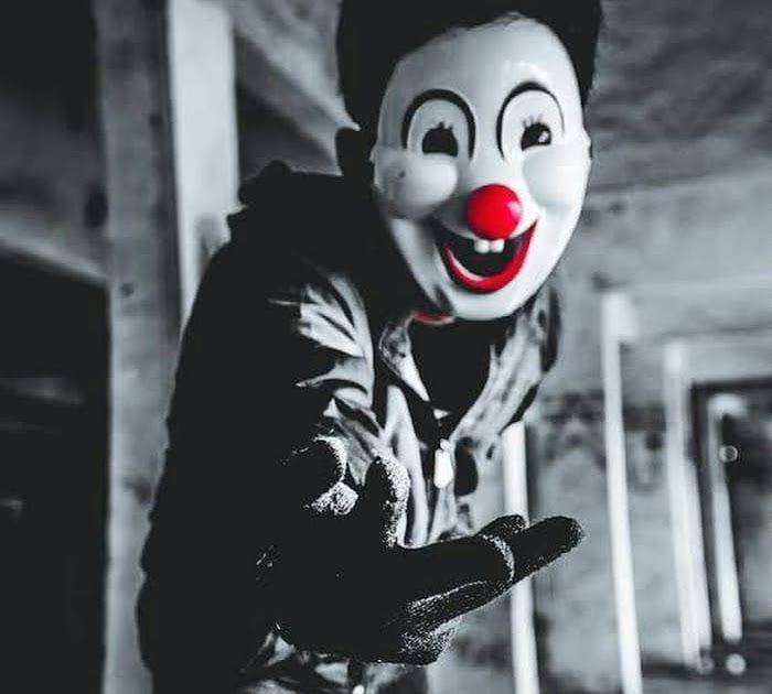 Detail Foto Orang Memakai Topeng Anonymous Nomer 16