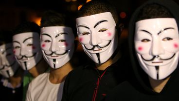Detail Foto Orang Memakai Topeng Anonymous Nomer 23