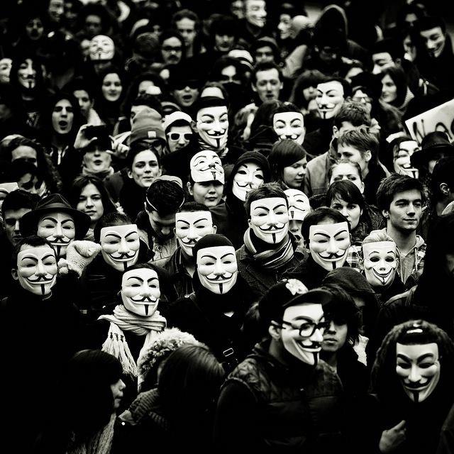 Detail Foto Orang Memakai Topeng Anonymous Nomer 43