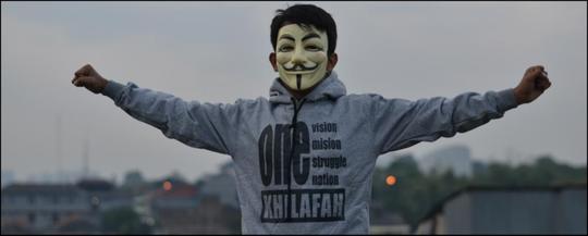 Detail Foto Orang Memakai Topeng Anonymous Nomer 47