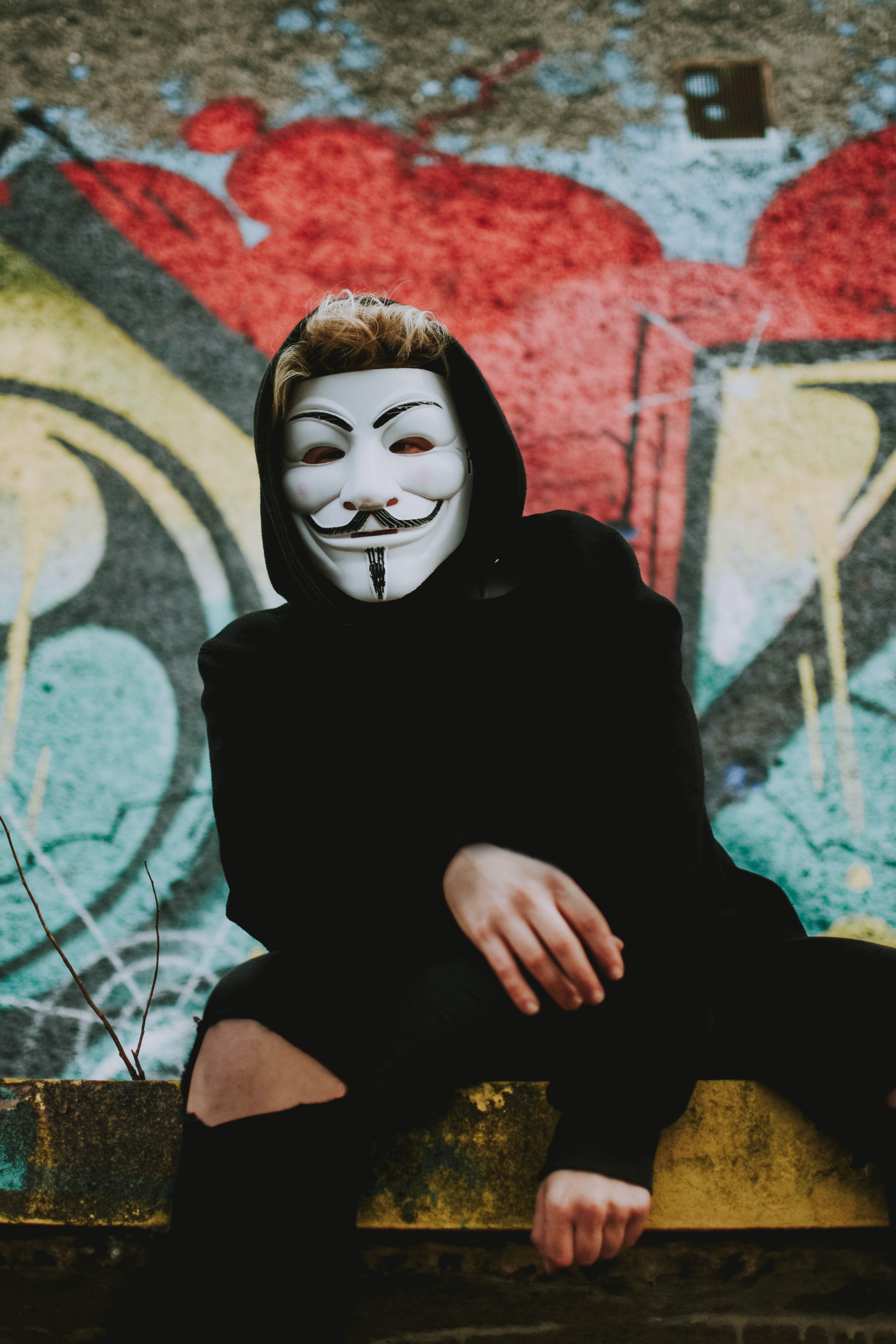 Detail Foto Orang Memakai Topeng Anonymous Nomer 7