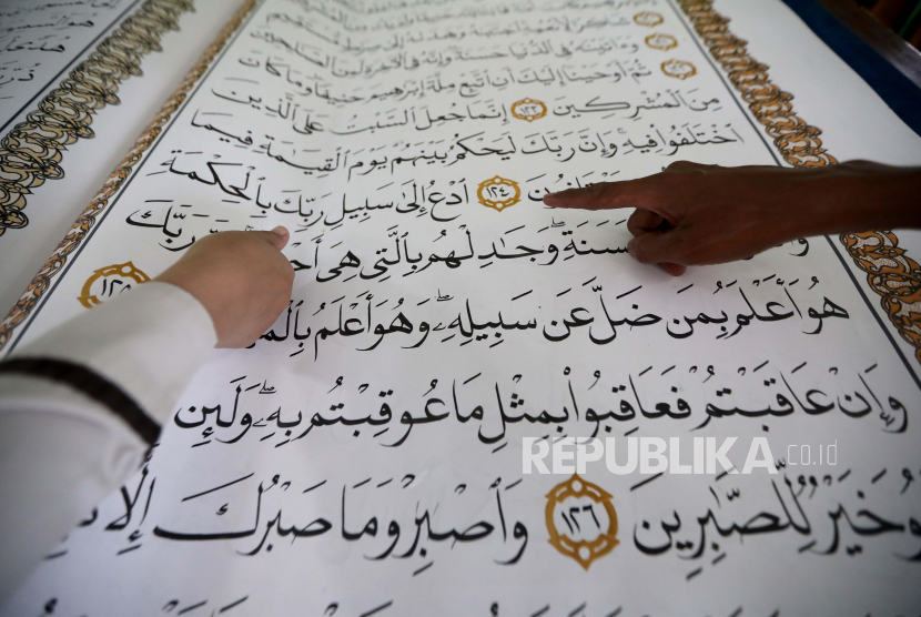 Detail Foto Orang Membaca Al Quran Nomer 43