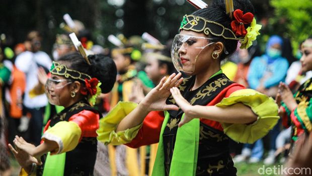 Detail Foto Orang Menari Nomer 20