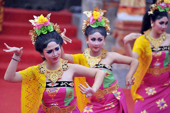 Detail Foto Orang Menari Nomer 5