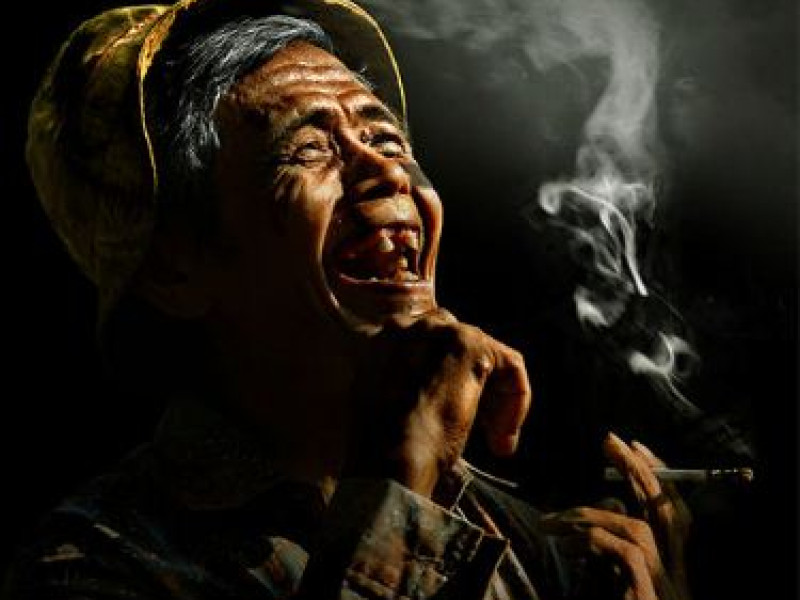 Detail Foto Orang Merokok Keren Nomer 25