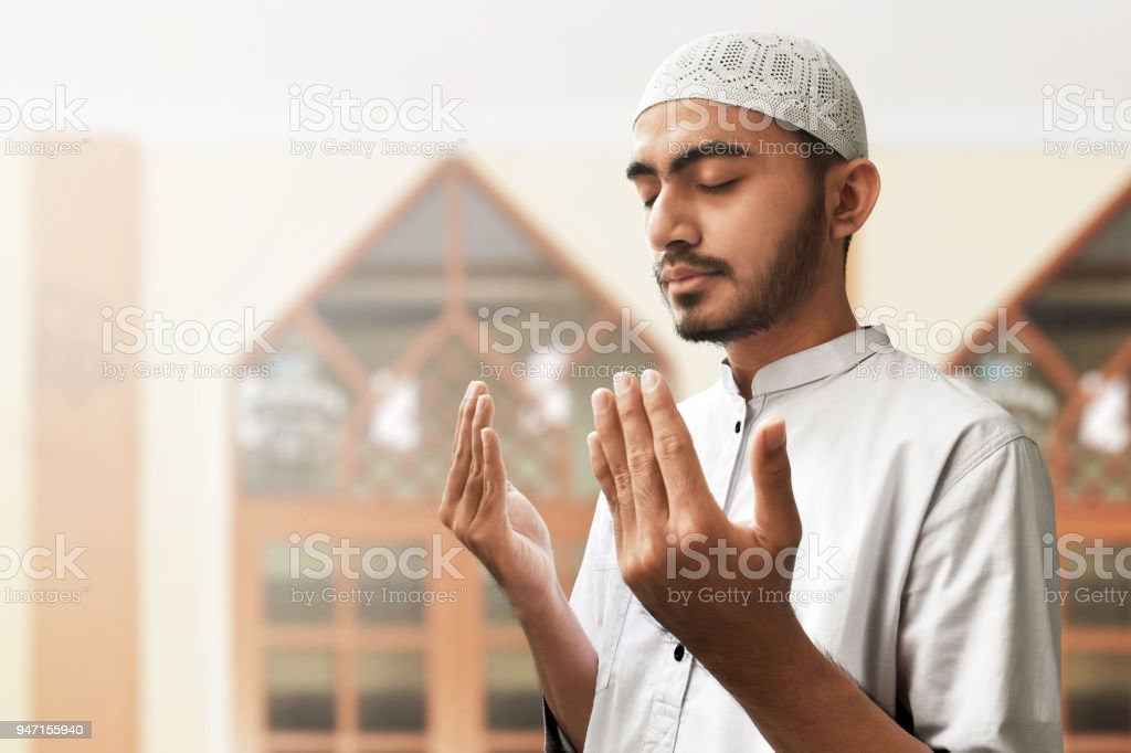 Detail Foto Orang Muslim Berdoa Nomer 37