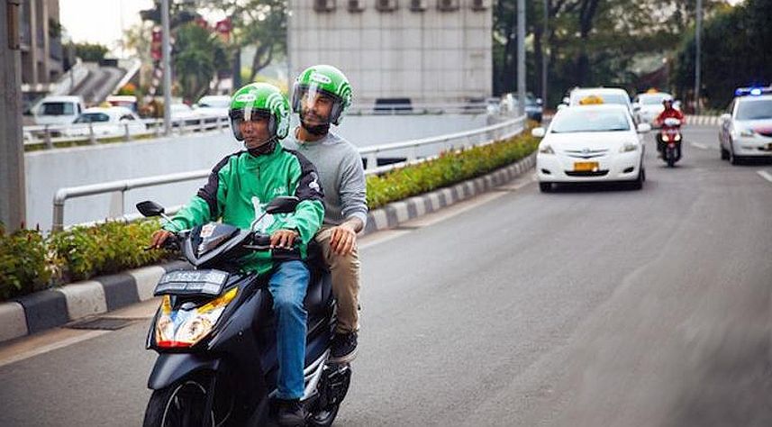 Detail Foto Orang Naik Motor Nomer 10