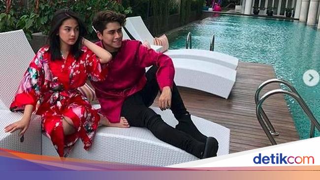 Detail Foto Orang Pacaran Di Kolam Renang Nomer 54