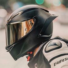 Detail Foto Orang Pakai Helm Full Face Nomer 16