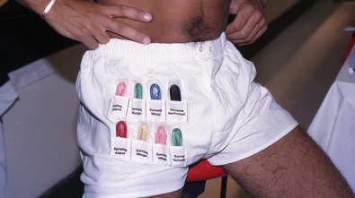Detail Foto Orang Pakai Kondom Nomer 29