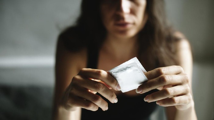Detail Foto Orang Pakai Kondom Nomer 32