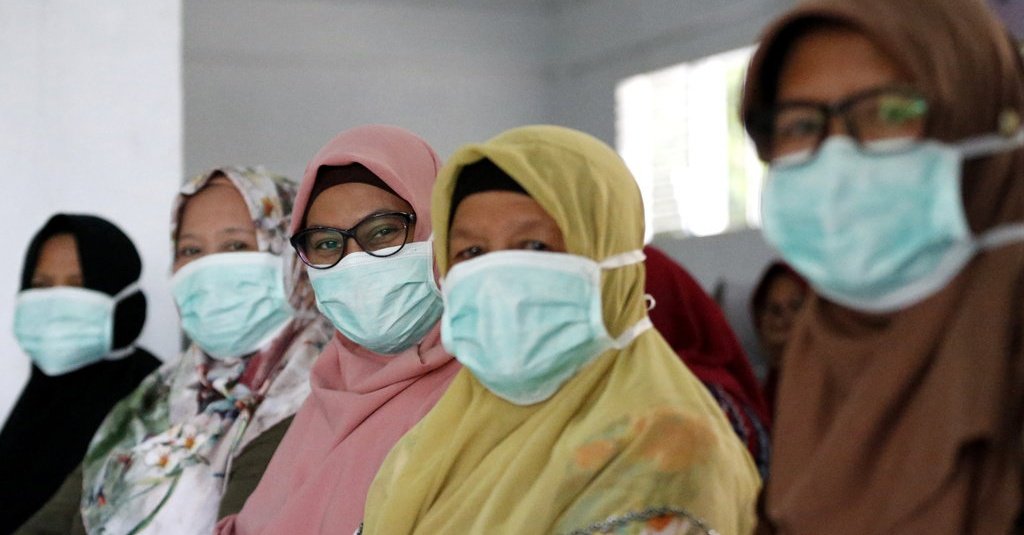 Detail Foto Orang Pakai Masker Nomer 34