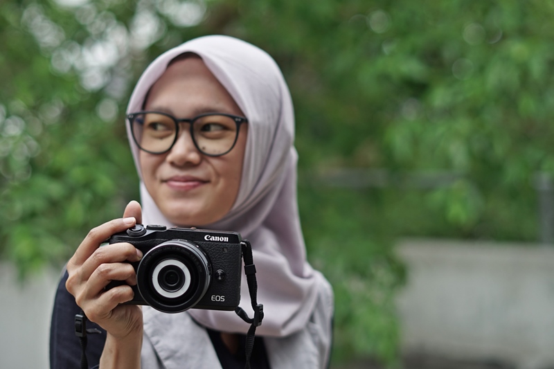 Detail Foto Orang Pake Canon Nomer 3