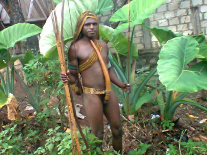 Detail Foto Orang Papua Pakai Koteka Nomer 2