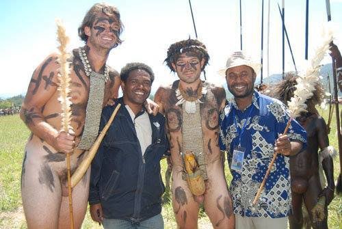 Detail Foto Orang Papua Pakai Koteka Nomer 11