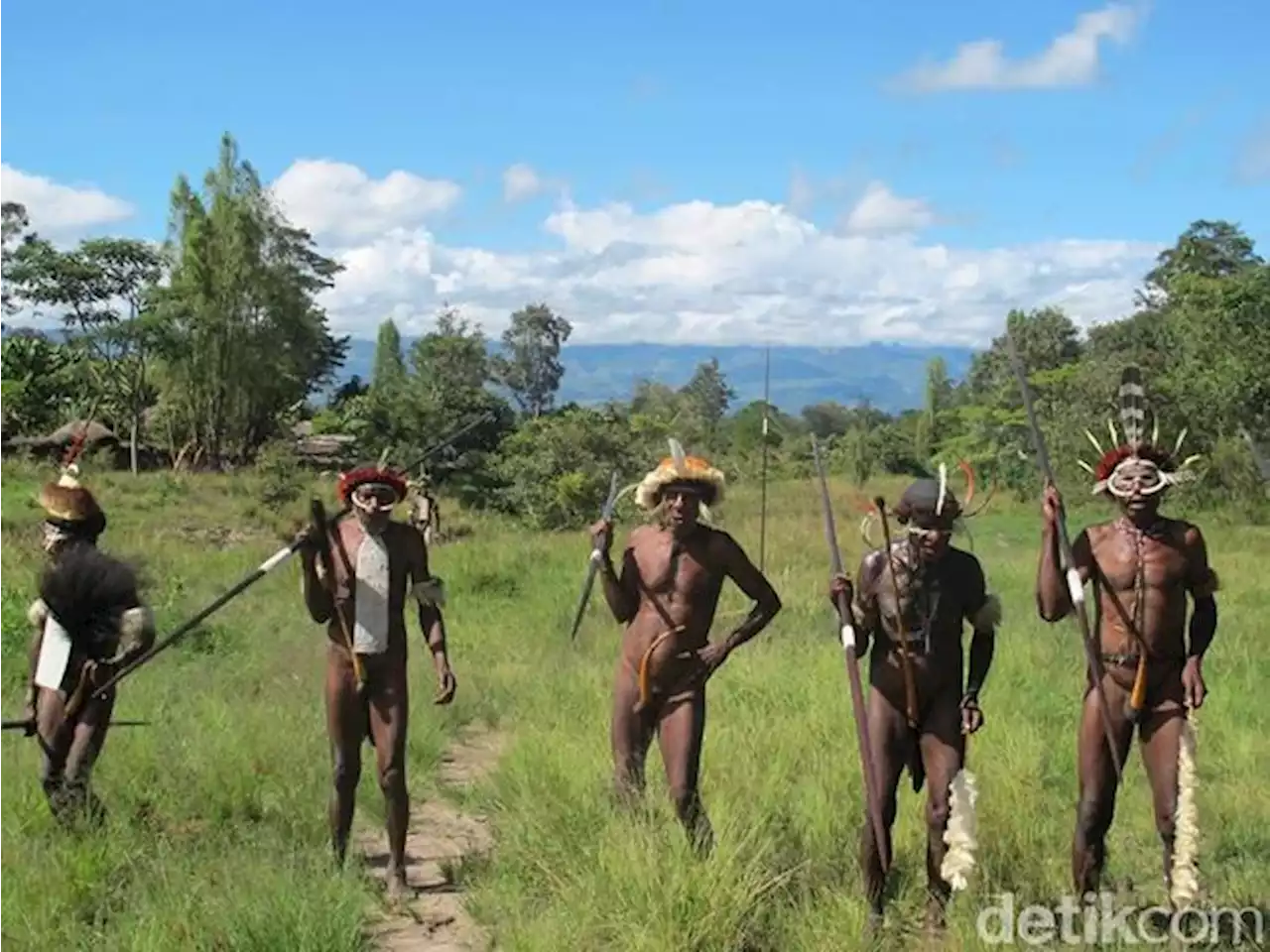 Detail Foto Orang Papua Pakai Koteka Nomer 43