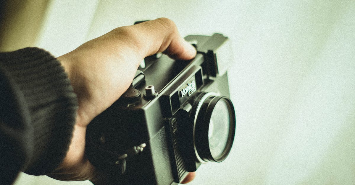 Detail Foto Orang Pegang Kamera Nomer 24