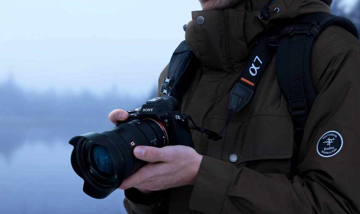 Detail Foto Orang Pegang Kamera Nomer 54
