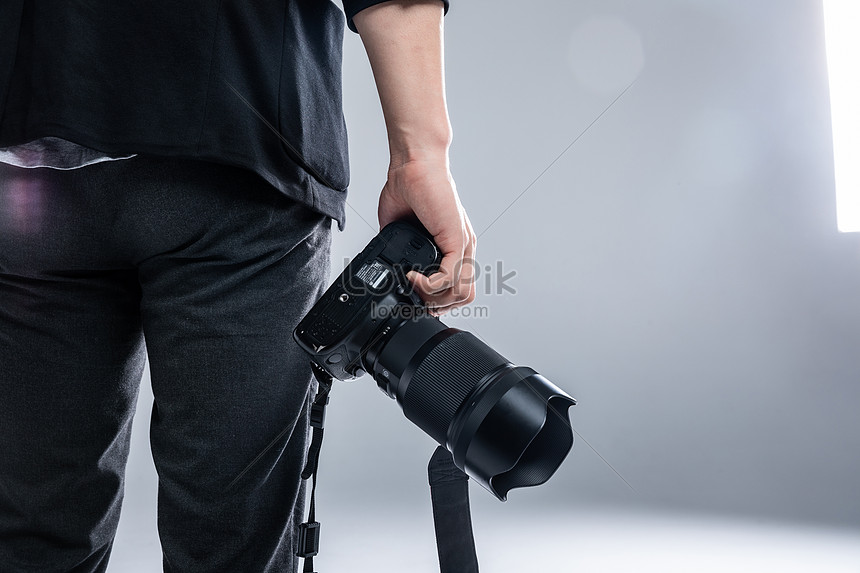 Detail Foto Orang Pegang Kamera Nomer 9