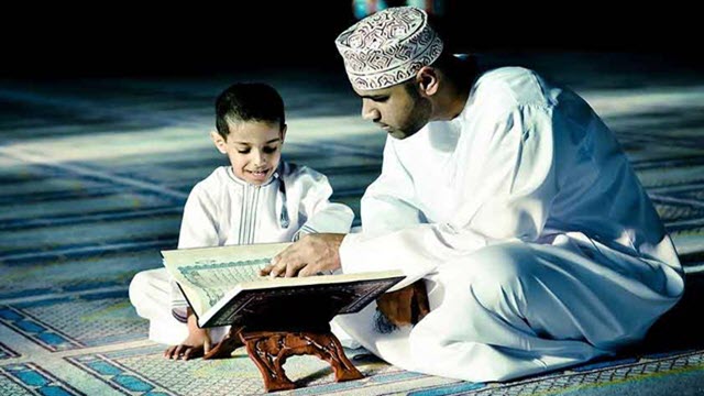 Detail Foto Orang Sedang Membaca Al Qur An Nomer 18