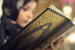 Detail Foto Orang Sedang Membaca Al Qur An Nomer 23