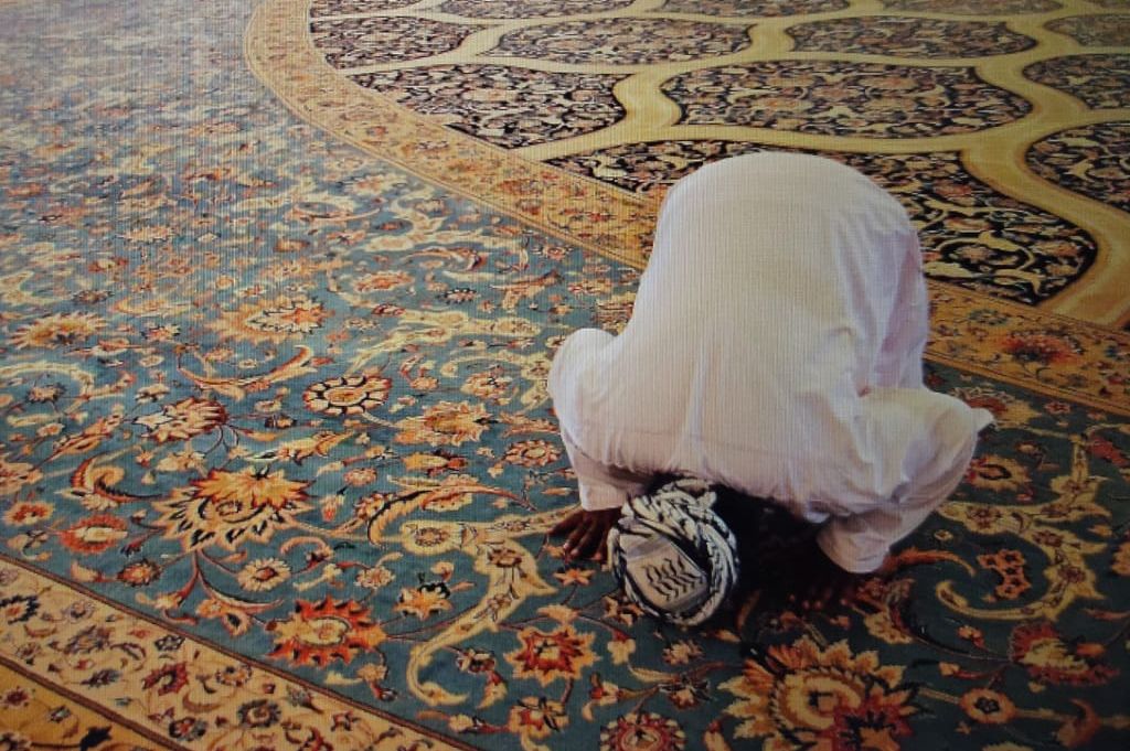 Detail Foto Orang Sedang Sholat Nomer 42