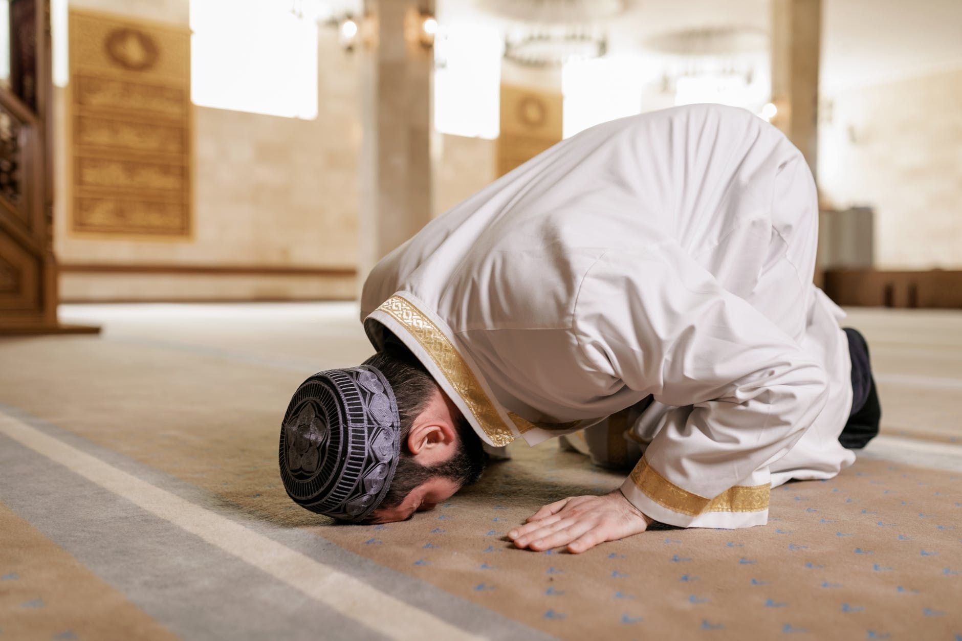 Detail Foto Orang Sedang Sholat Nomer 54