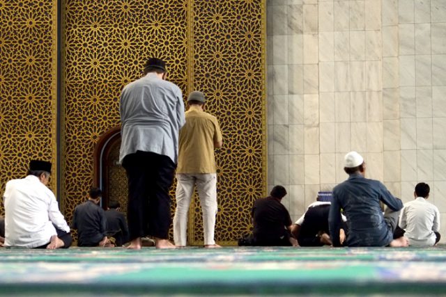 Detail Foto Orang Shalat Nomer 43