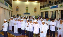 Detail Foto Orang Sholat Berjamaah Nomer 31