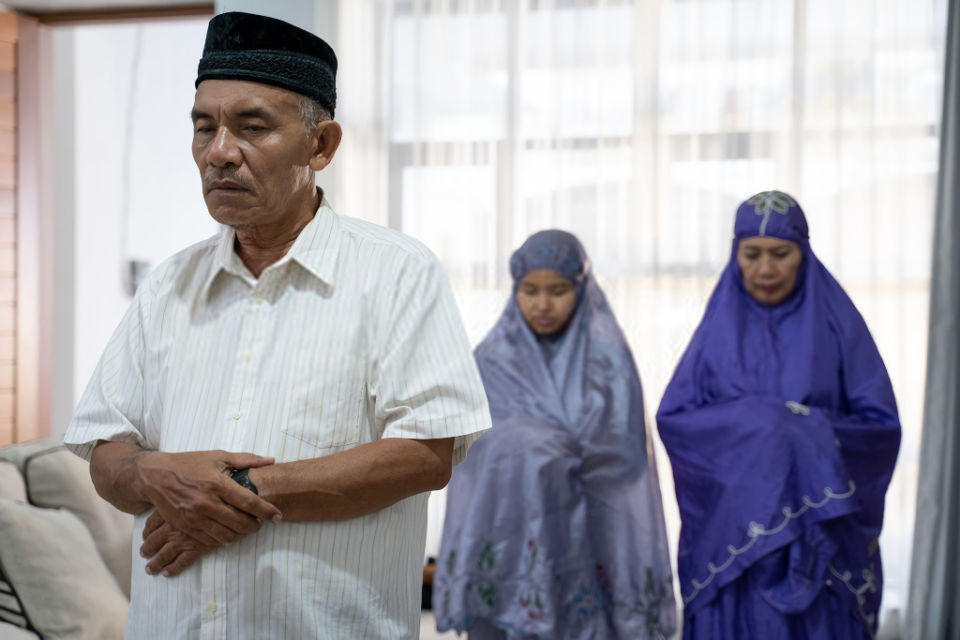 Detail Foto Orang Sholat Berjamaah Nomer 32