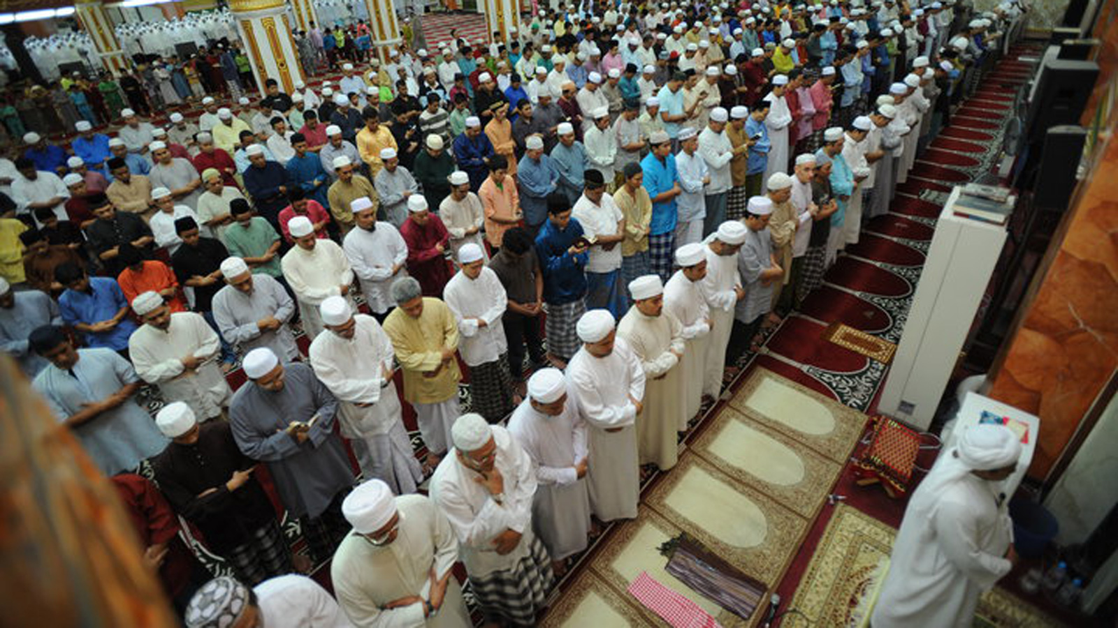 Detail Foto Orang Sholat Berjamaah Nomer 35