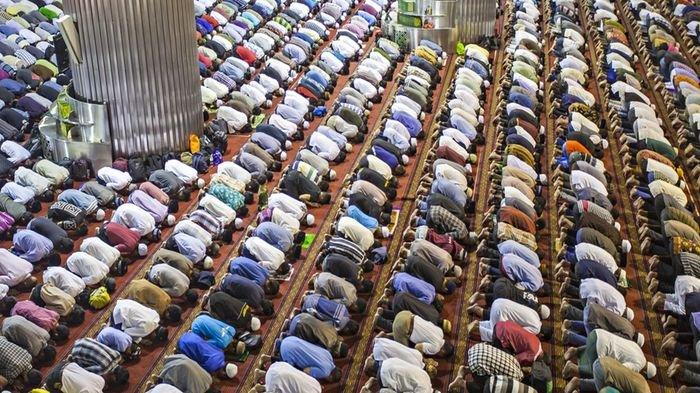 Detail Foto Orang Sholat Berjamaah Nomer 41