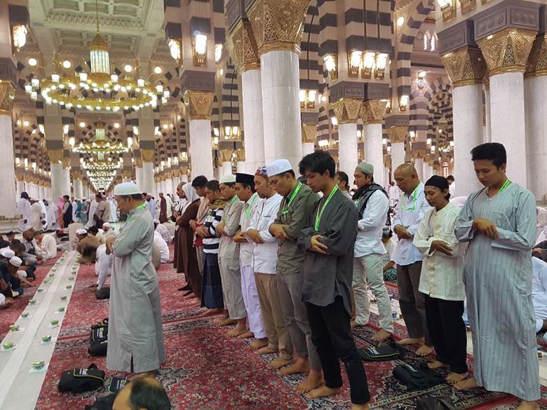 Detail Foto Orang Sholat Berjamaah Nomer 50