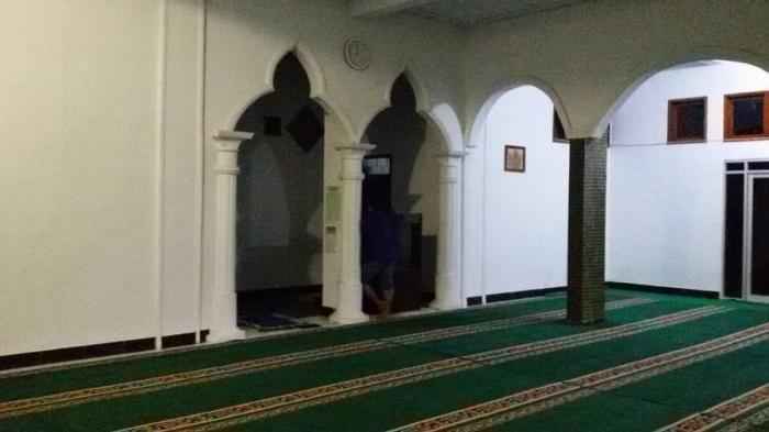 Detail Foto Orang Sholat Di Masjid Nomer 19
