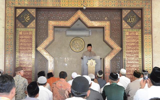 Detail Foto Orang Sholat Jumat Nomer 31