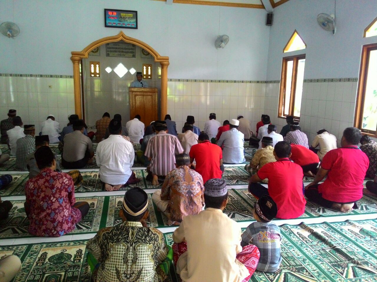 Detail Foto Orang Sholat Jumat Nomer 5