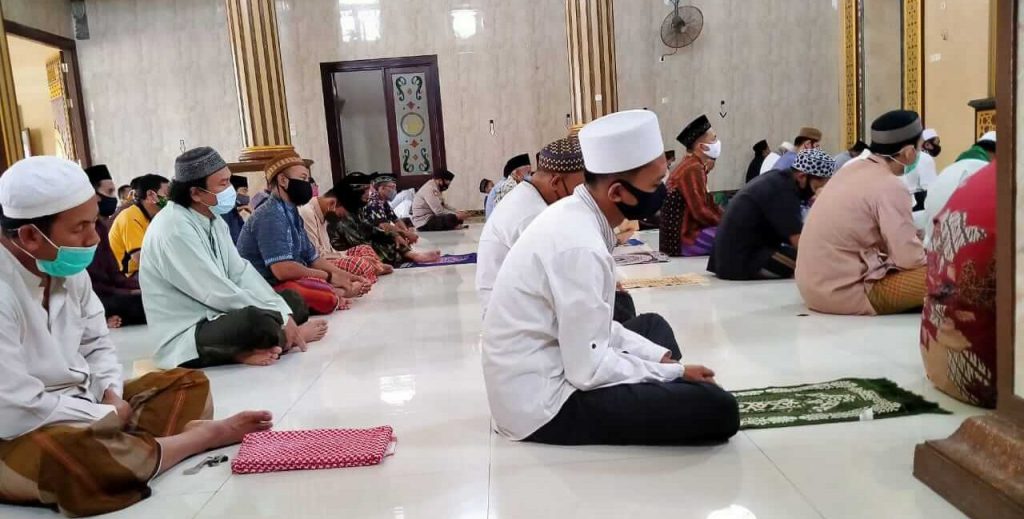 Detail Foto Orang Sholat Jumat Nomer 53