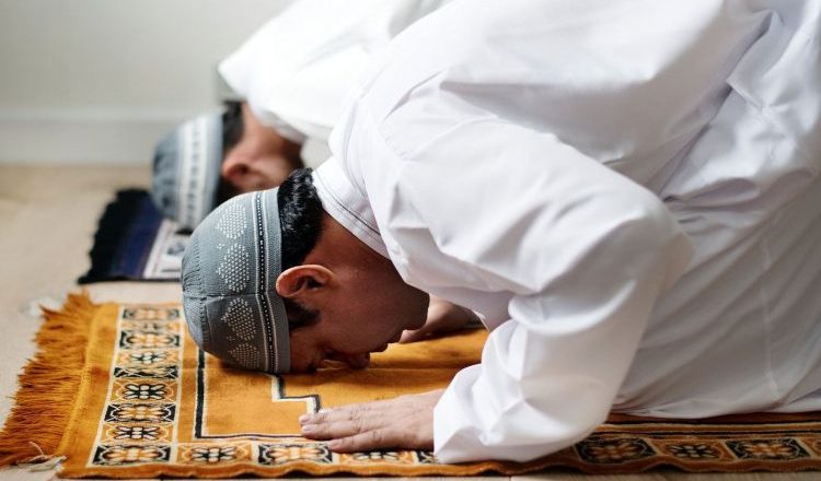 Detail Foto Orang Solat Nomer 3