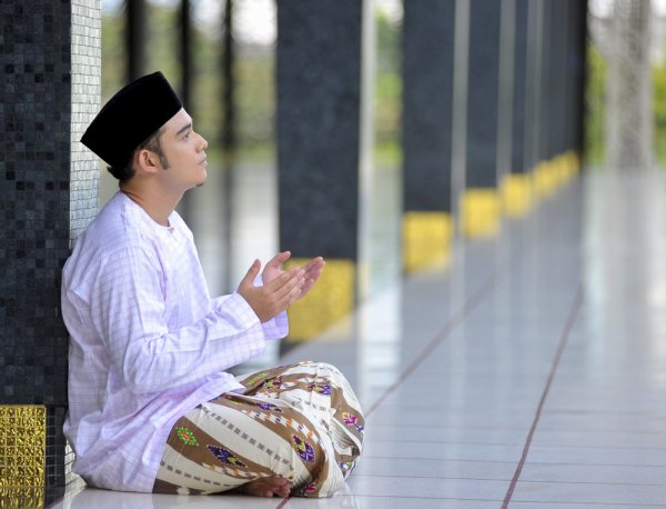 Detail Foto Orang Solat Nomer 52