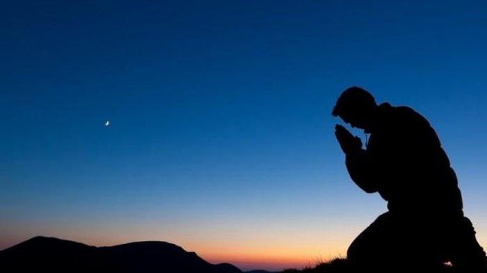 Detail Foto Orang Yang Sedang Berdoa Nomer 12