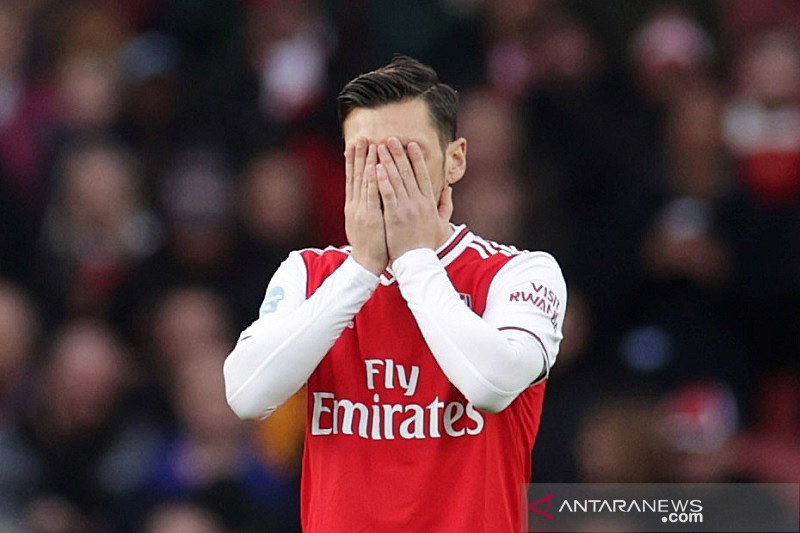 Detail Foto Ozil Berdoa Nomer 6