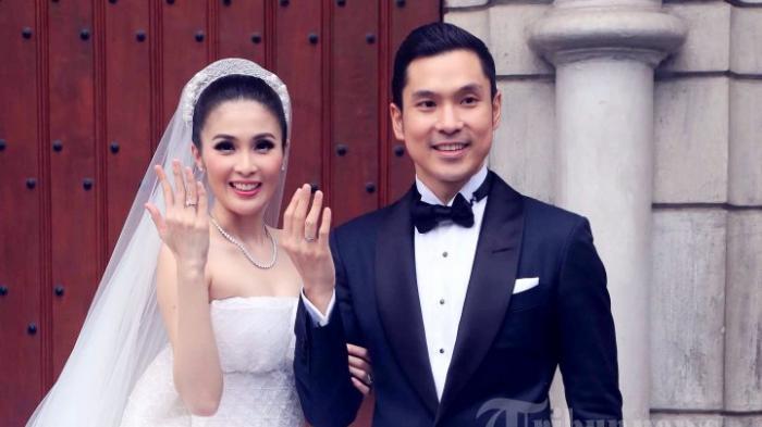 Detail Foto Pacar Sandra Dewi Nomer 22